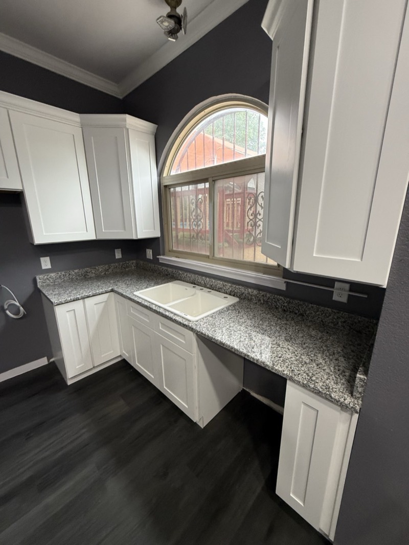 Navy blue shaker kitchen cabinets in an Atlanta home