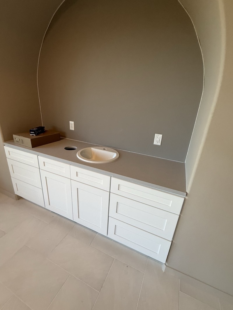 Flat-panel kitchen cabinets in an Atlanta home